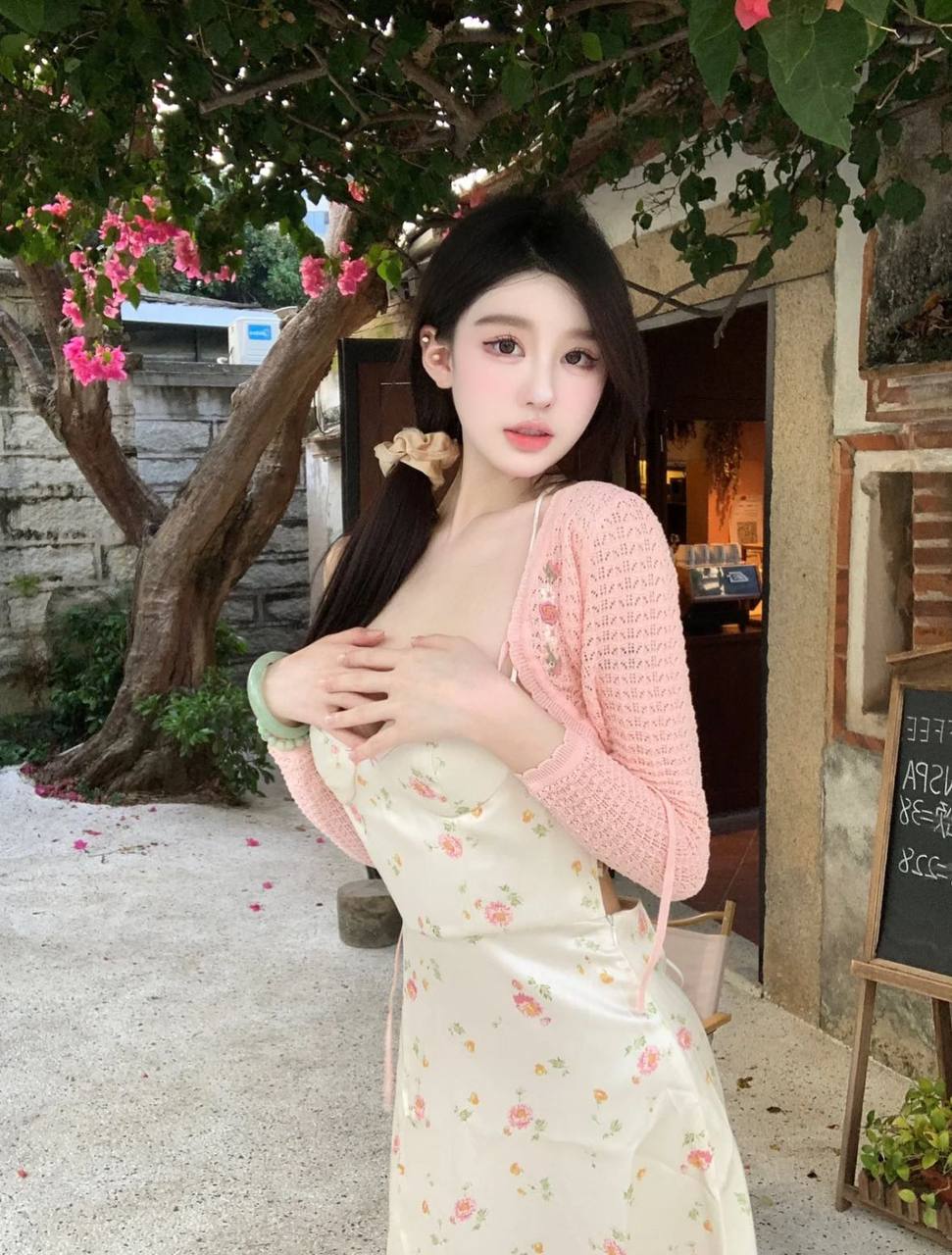上海品茶·徐汇衡山路竹隐四人包间实景，临窗竹帘与原木茶台